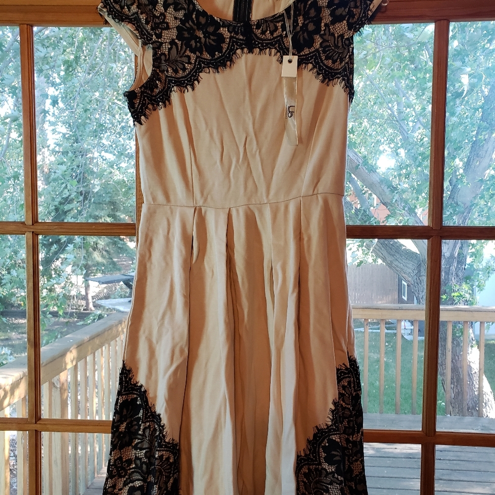 Dress - Picture 1 of 4